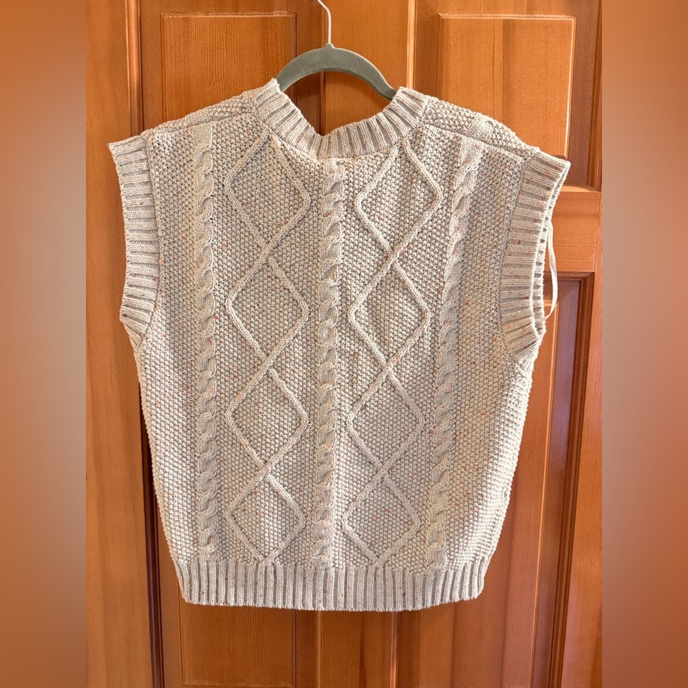 MWT Women's Cable Knit Button-Front Vest - Picture 10 of 12